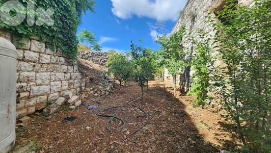 Land with Traditional Stone House For Sale in Aley أرض مع بيت حجري