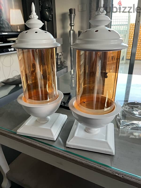2 candle holders 0