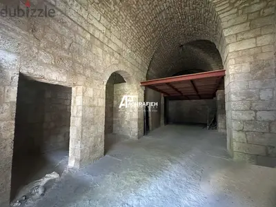 3 Floors 356 Sqm Shop for Rent In Downtown