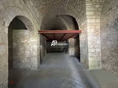 3 Floors 356 Sqm Shop for Rent In Downtown