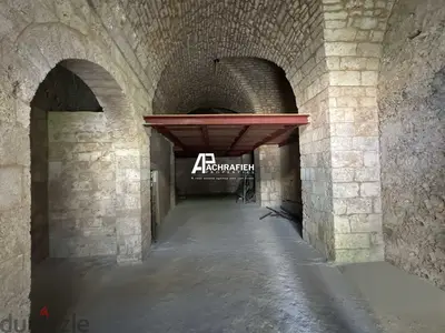 3 Floors 356 Sqm Shop for Rent In Downtown