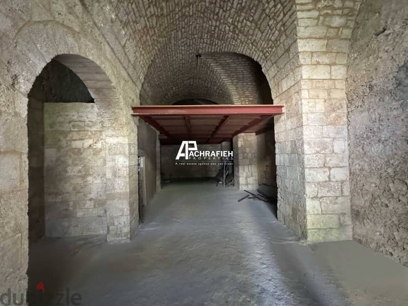 3 Floors 356 Sqm Shop for Rent In Downtown 0