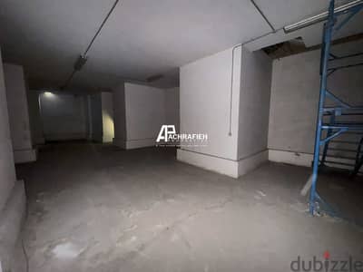 3 Floors 356 Sqm Shop for Rent In Downtown