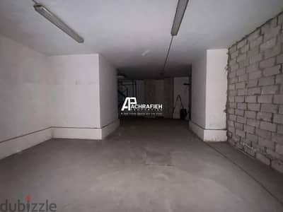 3 Floors 356 Sqm Shop for Rent In Downtown
