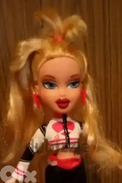 BRATZ CLOE STEP OUT5th Anniversary MGA05 Great doll special hair style