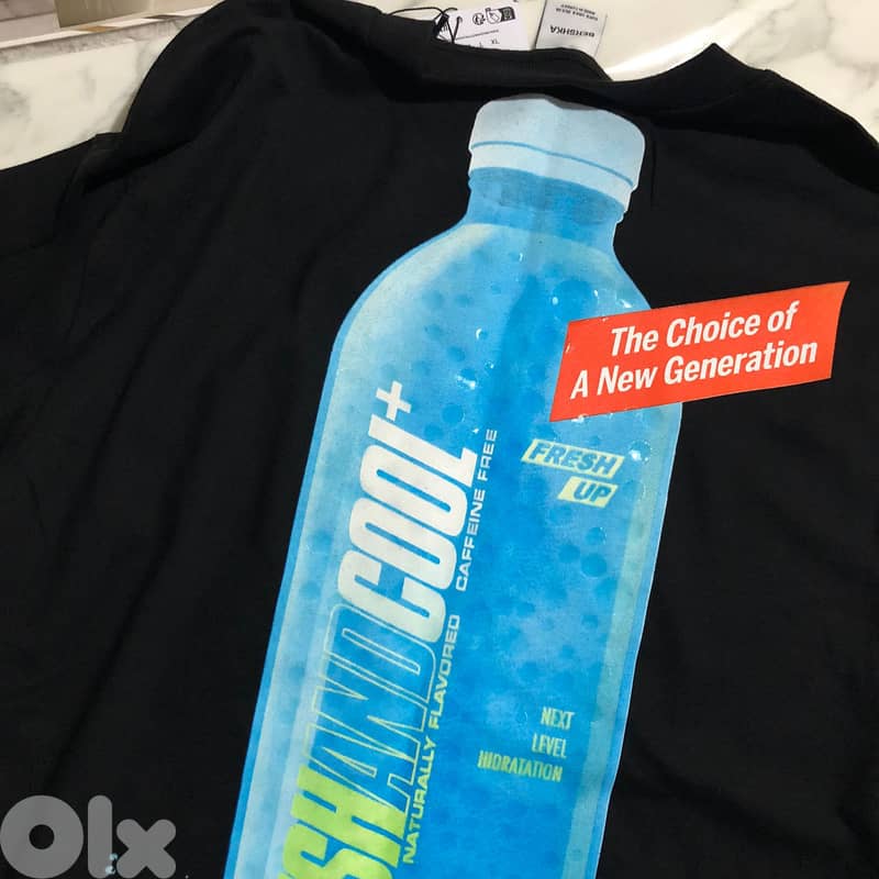 Bershka bottle back printed T-shirt in black size (S) 2