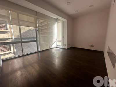 Office for sale in Verdun مكتب للبيع في فردان
