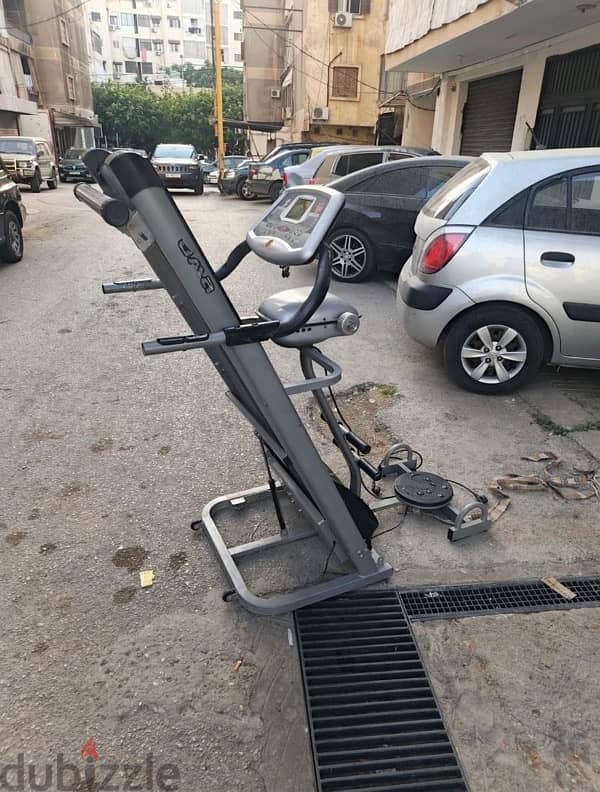 Treadmill like new with twister and vibration 2