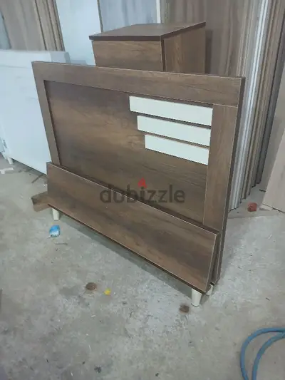 تخت مفرد ونص جديد من المعمل