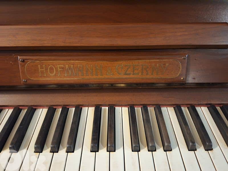 piano Hoffman made in Germany very good condition tuning warranty 2