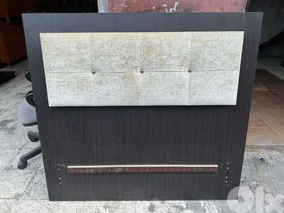 تخت مفرد ونص مع كمود صغيرة شغل بيوتي هوم كتير نظاف