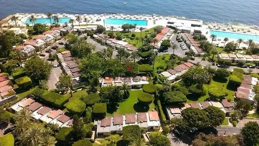 Tabarja Beach cabine for rent