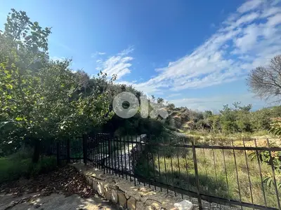 أرض للبيع مع بيت في قرنة الحمراءLand+House for sale in Kornet el Hamra