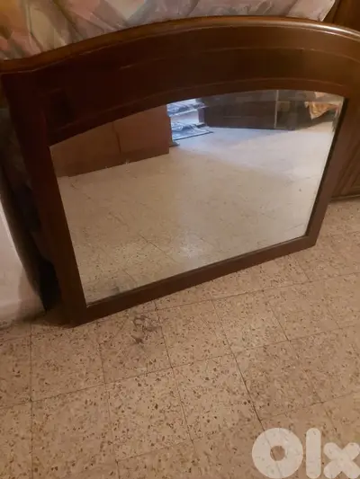 للبيع مرايه مع برواز خشب