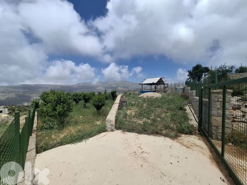 Tarchich | 740m² Land | ZONE 25/50 | Road Access | Gated | Pergola 2
