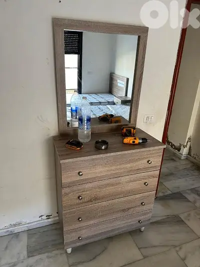شفنيرة اربع جوارير مع مرايا