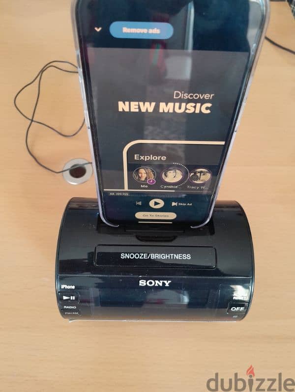 Sony  Dream Machine IPod/ All IPHONES Lightning Radio Alarm Clock. 0