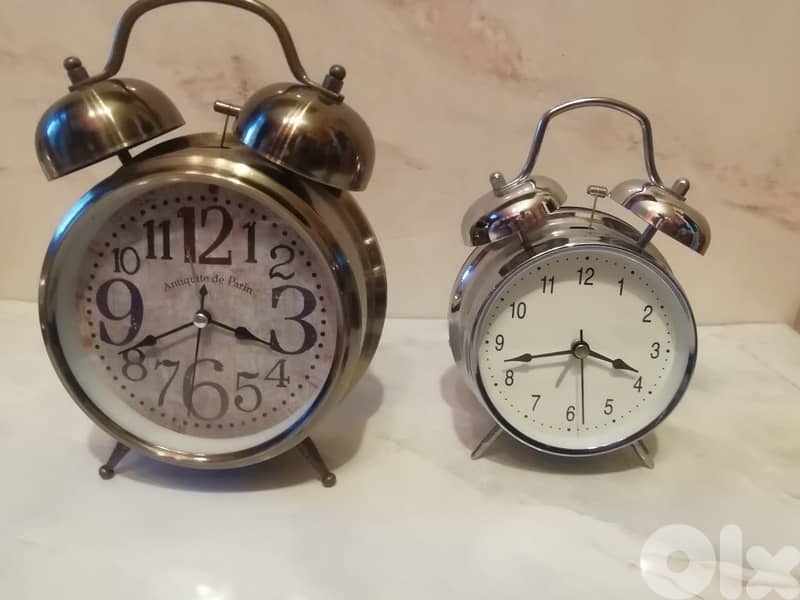 Retro style bell alarm clocks working on AA batteries 10$ each 0