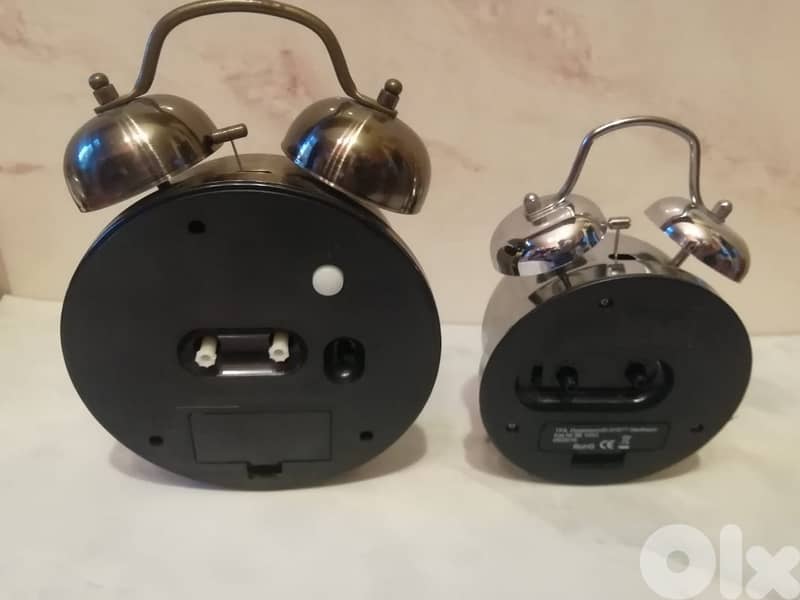 Retro style bell alarm clocks working on AA batteries 10$ each 1