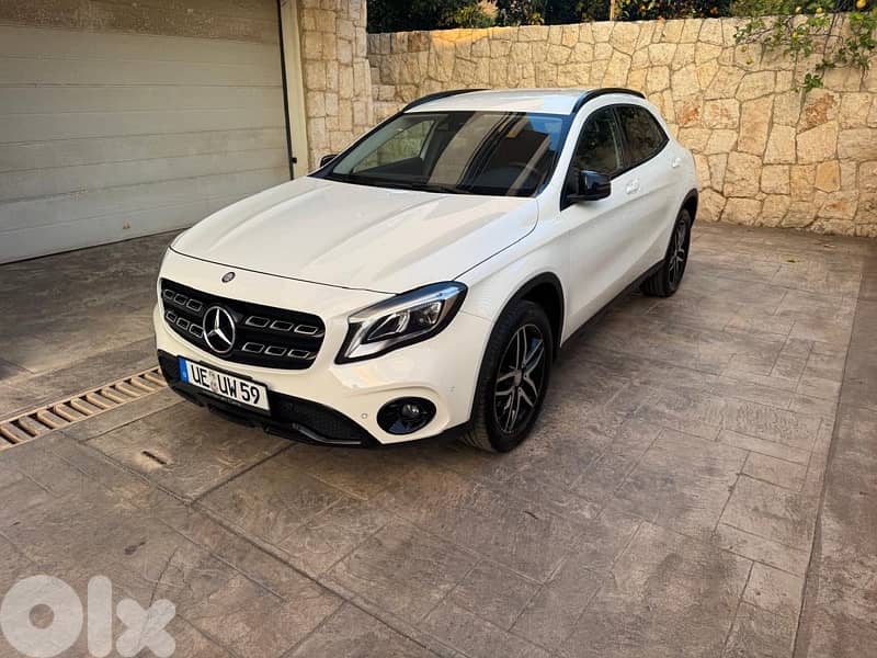 Mercedes-Benz GLA-Class GLA 200 german night package  2018 0