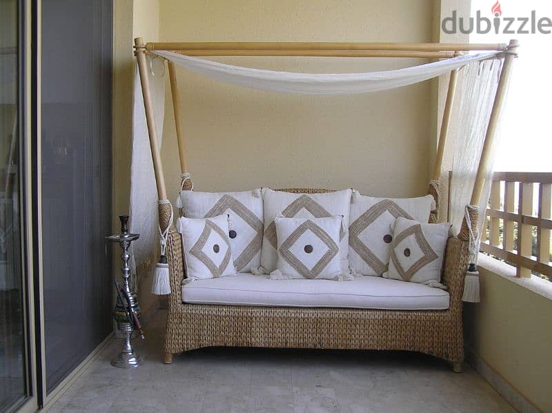 Baldaquin sofa 0