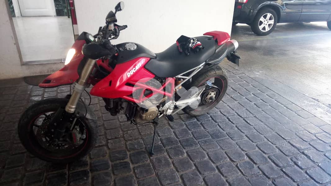 Ducati Hyprmotard 1100S 2