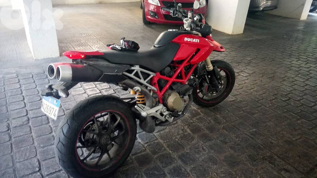 Ducati Hyprmotard 1100S 4