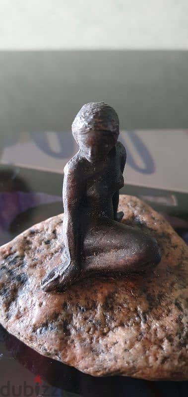 antique bronze 0
