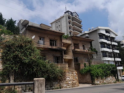 2 Floors Old House for sale on the main road in Beit Meri