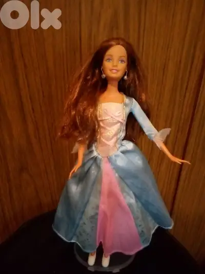 PRINCESS ERIKA &THE PAUPER TEA PARTY Great doll in her own dress+shoes