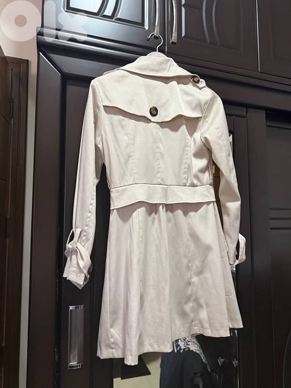 Used Turkish Elegant Beige Trench Coat 0