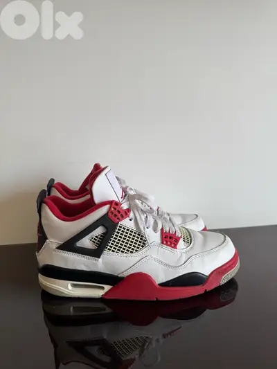 Jordan 4s - Fire Reds