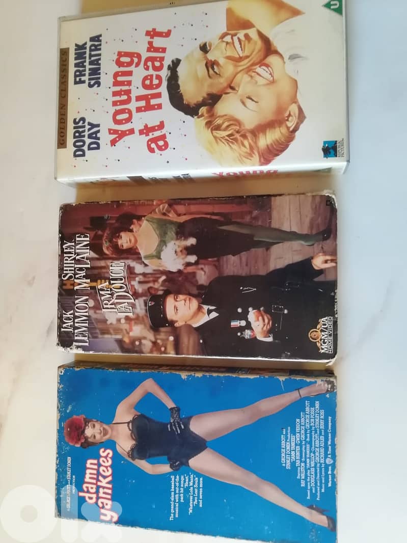 VHS cassettes many titles & genre prices start at 4$ 3