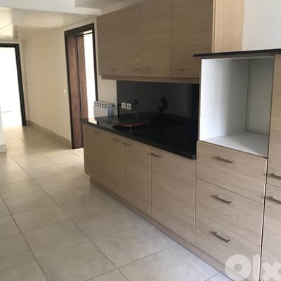 Apartment for sale in Koraytem/ Calm area/ Spacious/ close AUB, Rawche