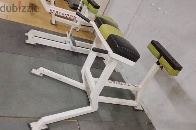 back extension and abs machine 1