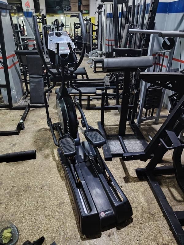 big elliptical spirit brand, holds up to 180kg 1