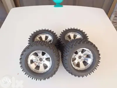 exchange on rc car , traxxas , new tyres , set of 4 tyres ,chrome rims