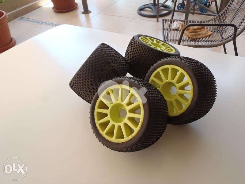 exchange on rc hobby ,PROLINE BOW-TIE TYRES , 5.68x3.32 , used tyres 1