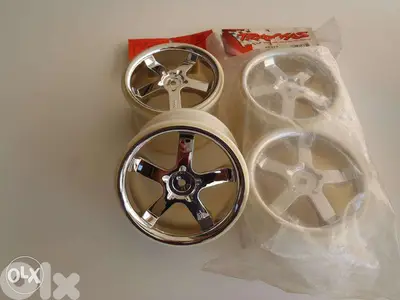 exchange on rc car ,TRAXXAS,CHROME RIMS,hurrican,3.8 inches