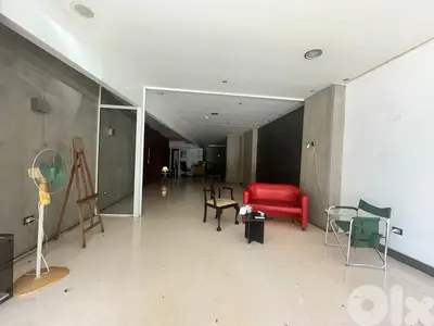 Showroom For Rent in Verdun صالة عرض للإيجار في فردان