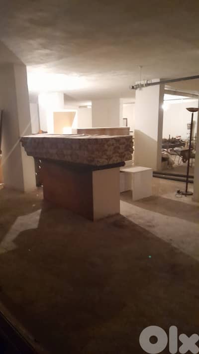 Warehouse for sale in Hadath Baabda , Small Pickup entrance