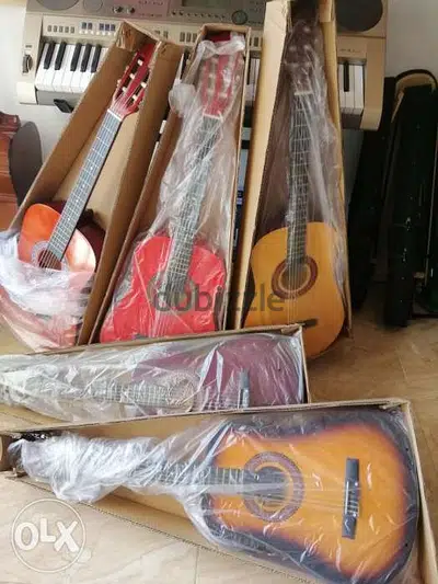 كلاسيك غيتار عرض خاص مع شنطة وريشه هديه