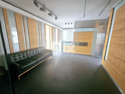 AH-HKL-382 Prime Office 400 m² for Rent in Sin El Fil