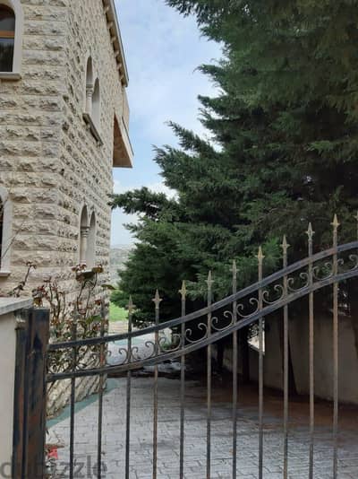 A 750 m2 Villa+Gardens &Terrace 4 sale in Aley-Ras Al Jabal - عاليه