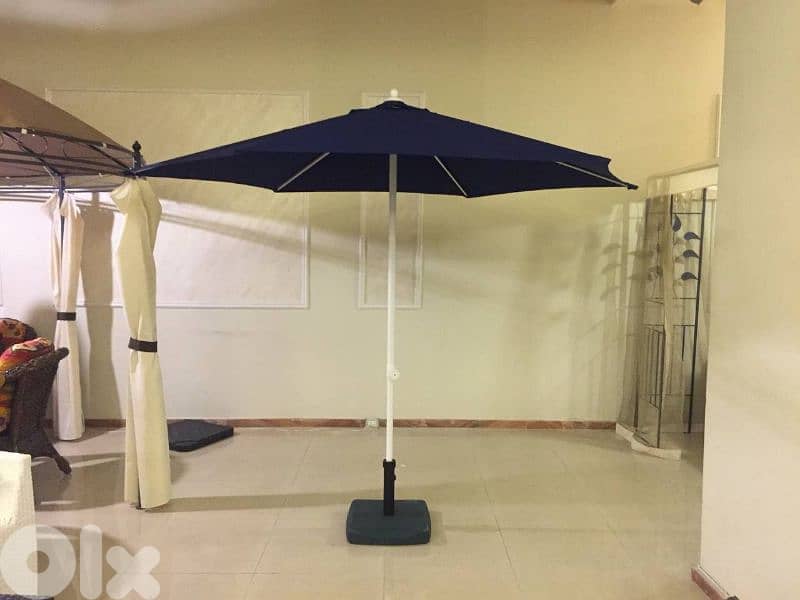 beach umbrella 0