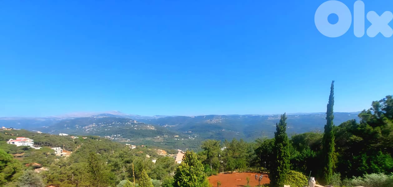 Villa / Palace for sale in Baabdat on a 6000Sqm plot with an open view 0