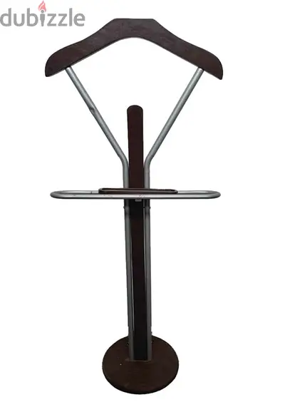 Vintage Clothes Stand – Classic Charm Meets Daily Use!