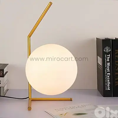 Minimalist Gold Sphere Table Lamp – Warm Glow for Desks & Downtime