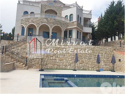 راس الجبل عاليه-فيلا فخمة للبيع-مع اطلالة جبل رائعة-مسبح وتراسات