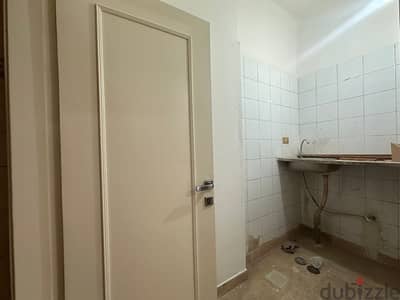 Office For Rent in Verdun / ڤردان